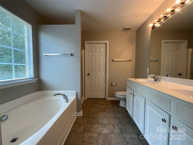 Building Photo - 2111 Arbor Vista Dr