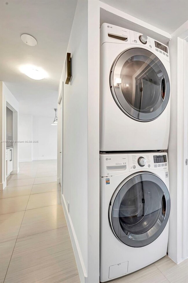 Building Photo - 170 Ocean Ln Dr