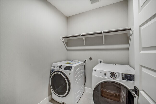 Building Photo - 10964 Swang Link Dr