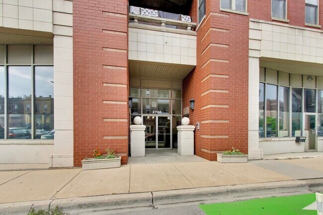 Building Photo - 2700 W Belmont Ave