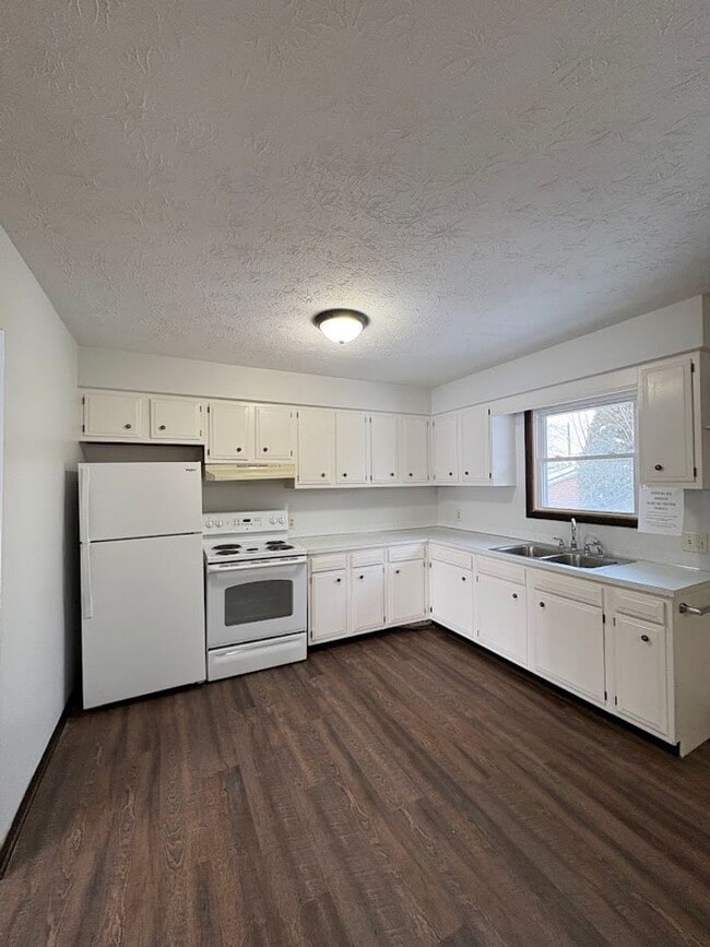 Building Photo - 74 Briarcliff Ave