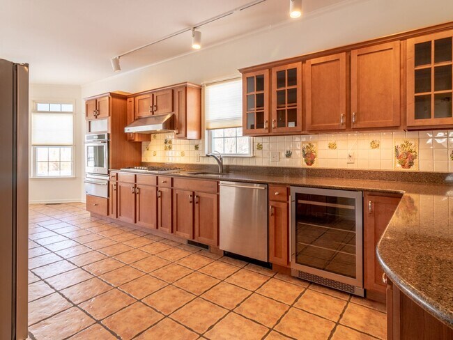 Building Photo - Single family - unfurnished - YEAR ROUND rental - Mill Pond Acres