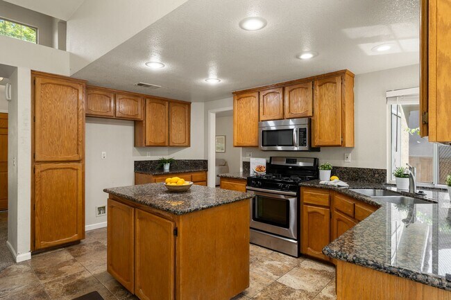 Building Photo - 1451 Lorimer Way