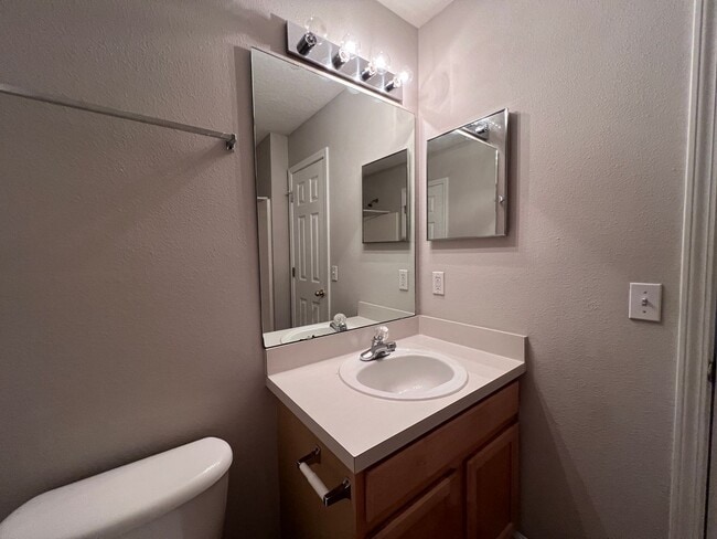 Building Photo - End Unit in Gables at Wingfield - Priced t...