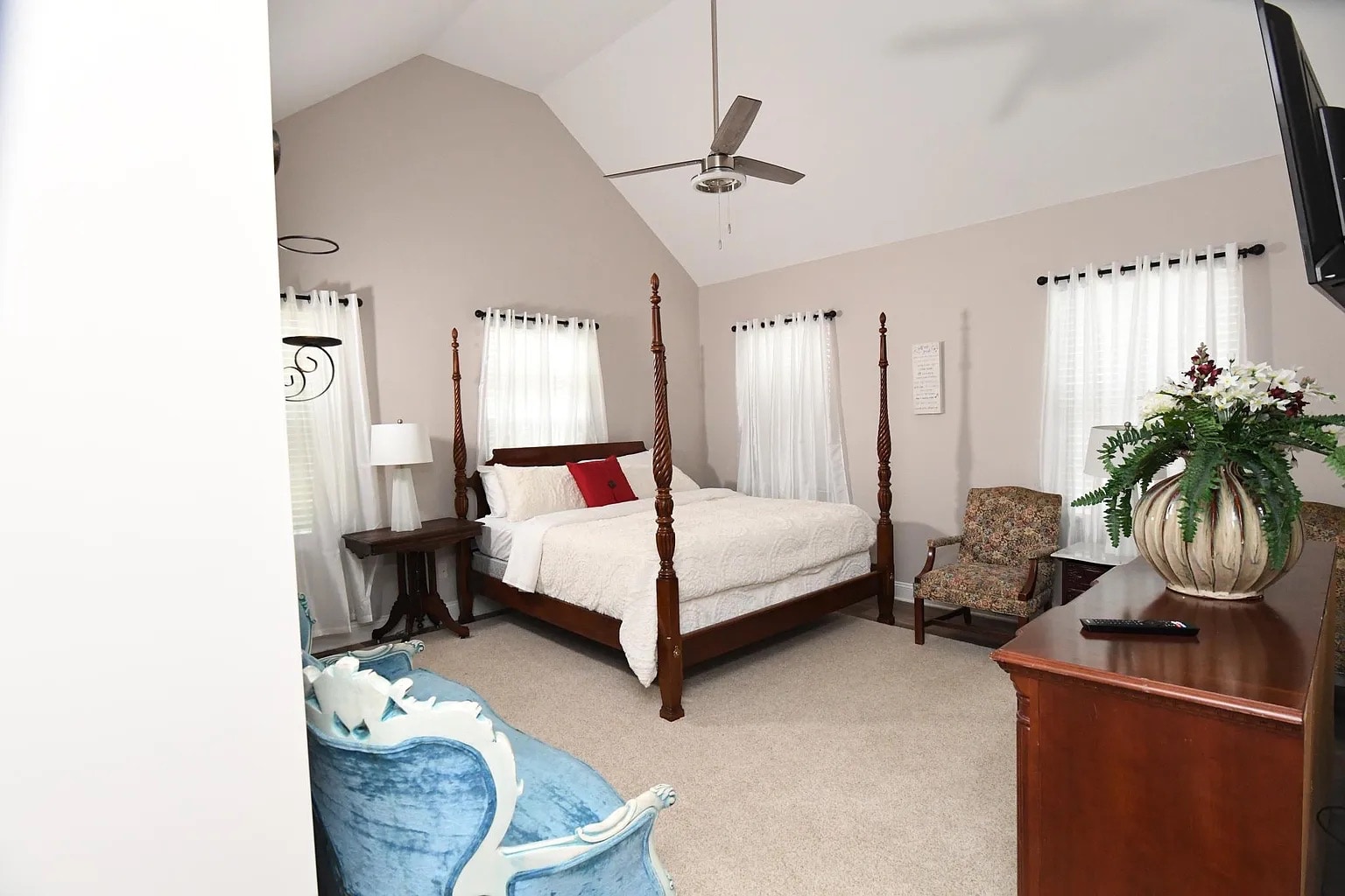 Building Photo - Room in House on S Person St