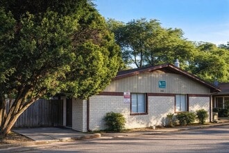 Building Photo - 103 S 1st St