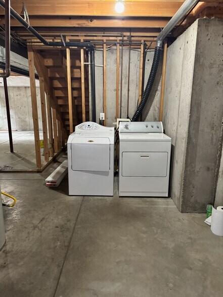 Laundry - 1908 Sherwood Ln