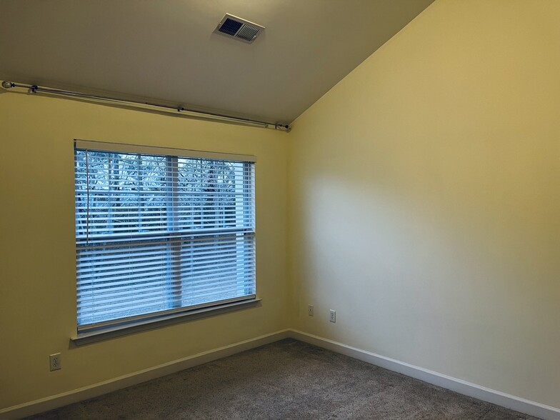 Main Bedroom with Vaulted Ceilings - 3224 Lincoya Creek Dr