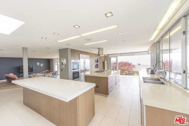 Building Photo - 16722 Charmel Ln