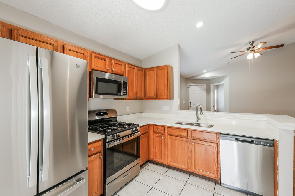Building Photo - 6646 Summer Cove Dr