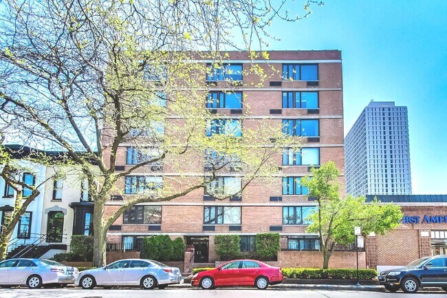 Primary Photo - 2007 N Sedgwick St