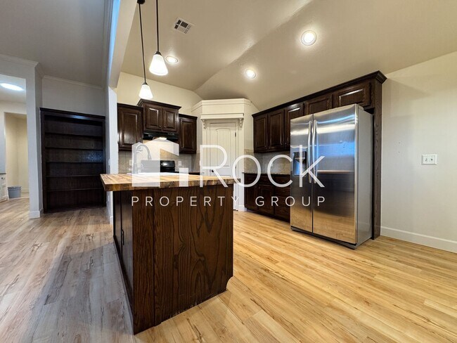 Building Photo - 3 Bed/2 Bath Edmond Home **AMAZING Locatio...