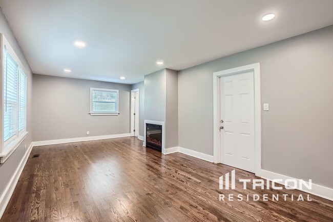 Building Photo - 2241 Wallingford Dr