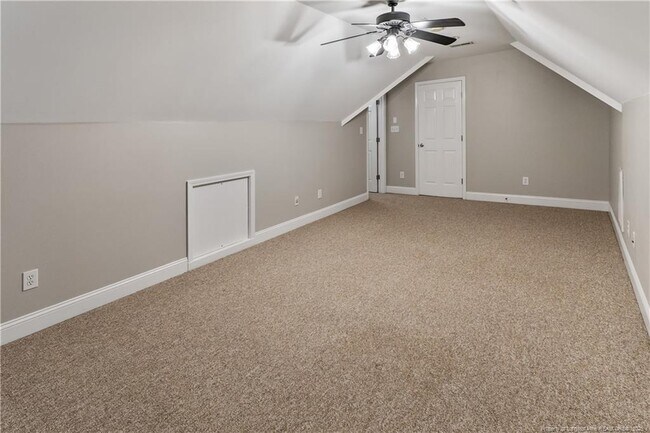 Building Photo - 136 Cottswold Ln