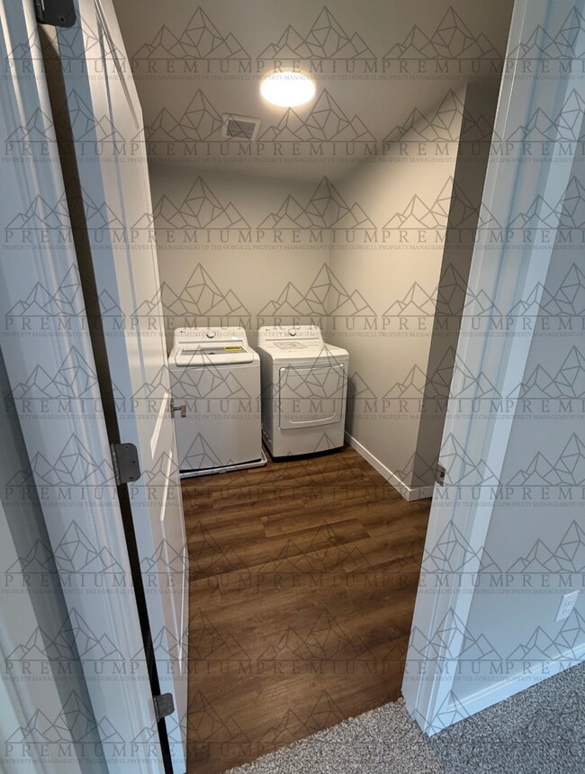 Building Photo - 3 BED 2.5 BATH NEW BUILD!