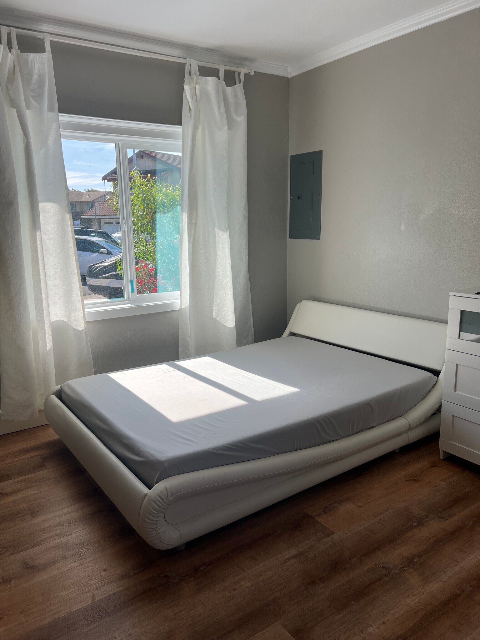 Building Photo - 3137 Larchmont Ln