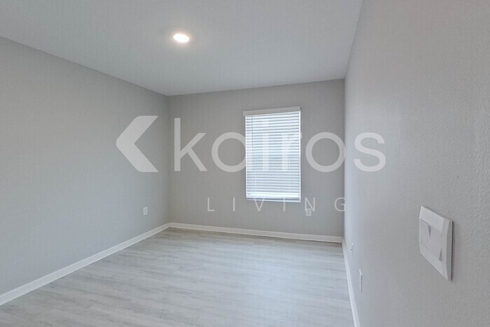 Building Photo - 253 Monarch Ln