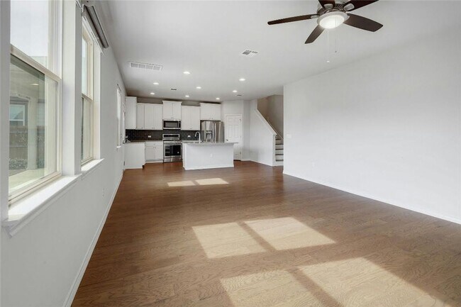 Building Photo - 15801 Crissom Ln
