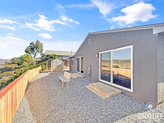 Building Photo - Beautiful 3BD/2BA W/ Updated Kitchen and A...
