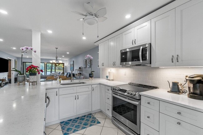 Building Photo - 5188 Oakhill Ln