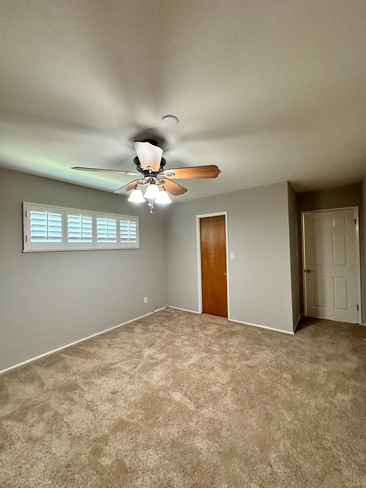 Building Photo - 9856 La Rosa Dr
