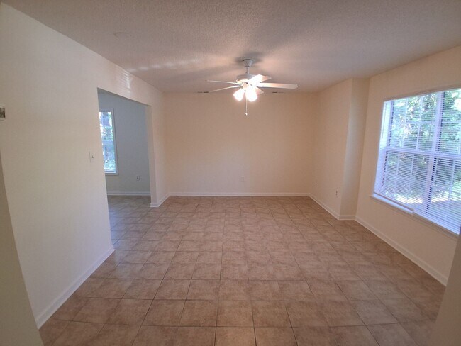 Building Photo - 3BD/2.5 BA Townhome