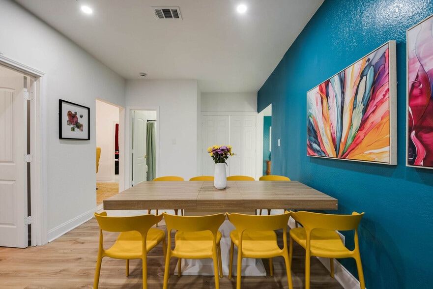 Building Photo - 5624 Eastside Ave