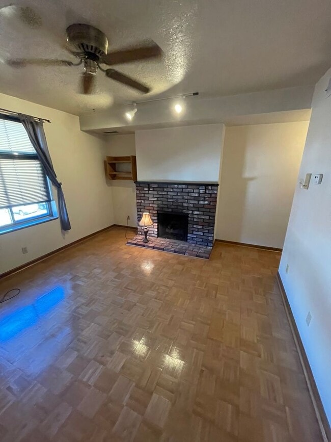 Building Photo - Mt. Washington 2bed/1bath!!!