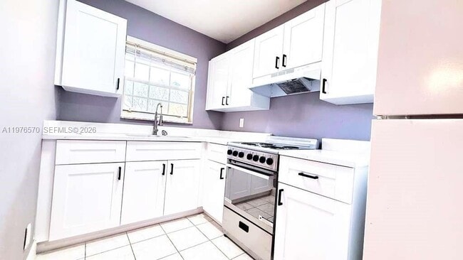 Building Photo - 1702 McKinley St