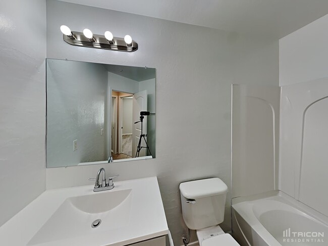 Building Photo - 1353 S Sabino Dr