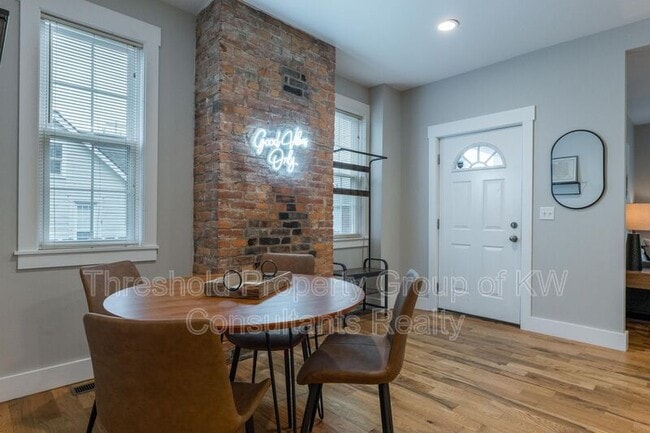 Building Photo - 65 E 7th Ave