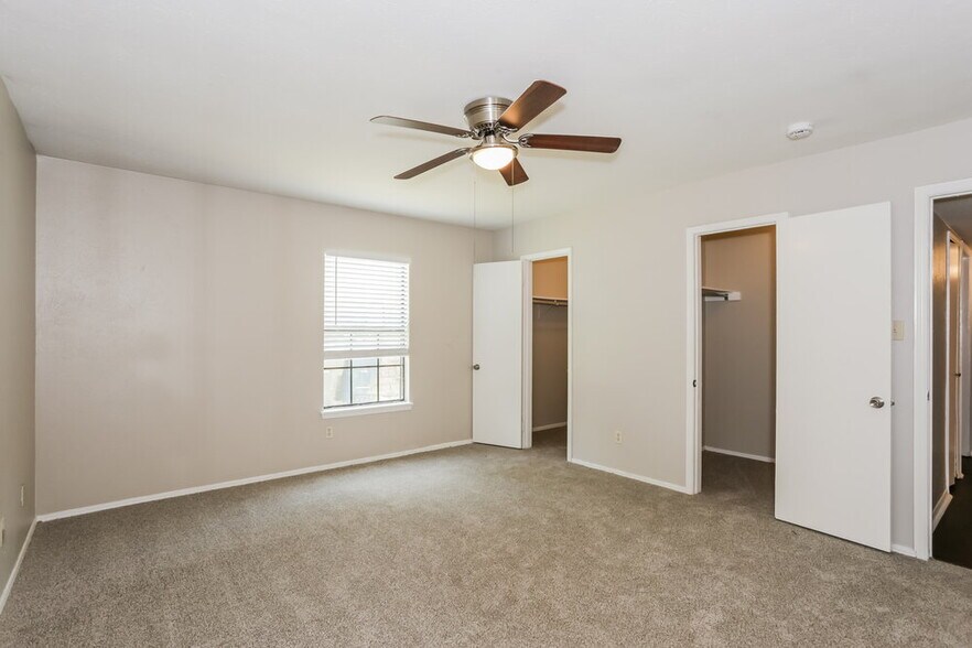 Building Photo - 1385 Southridge Dr