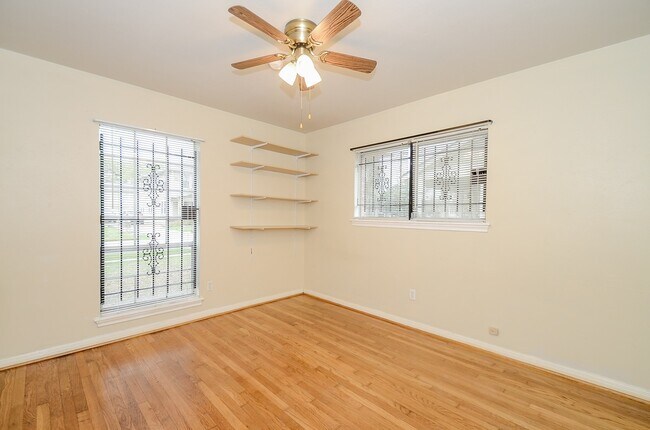 Building Photo - 701 Redan St