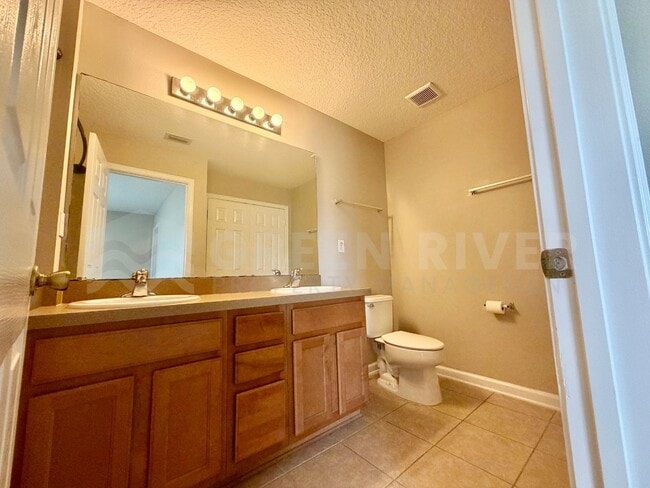 Building Photo - Beautiful 2BR Townhome in Amenity-Rich Fleming Island Community!!