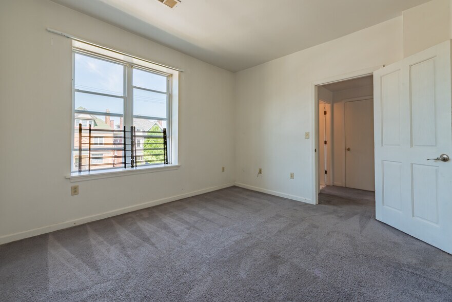 Building Photo - 5552 Black St
