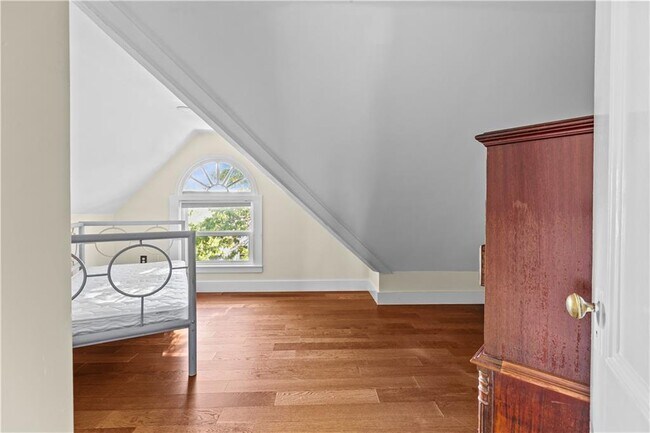 Building Photo - 18 Rhode Island Ave