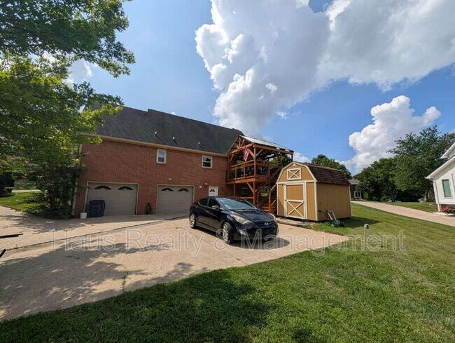 Building Photo - 2164 New England Pl