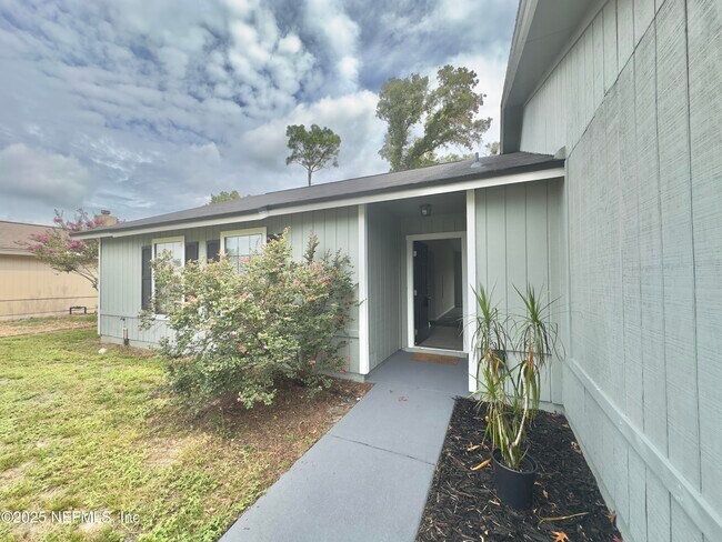 Building Photo - 8475 Seton Ct