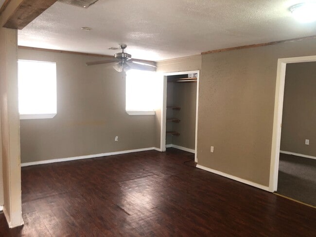 Building Photo - 200 off move in by May 15th!   ALL BILLS PAID! 2 bedrooms with 2 bath rooms that is a upstairs un...