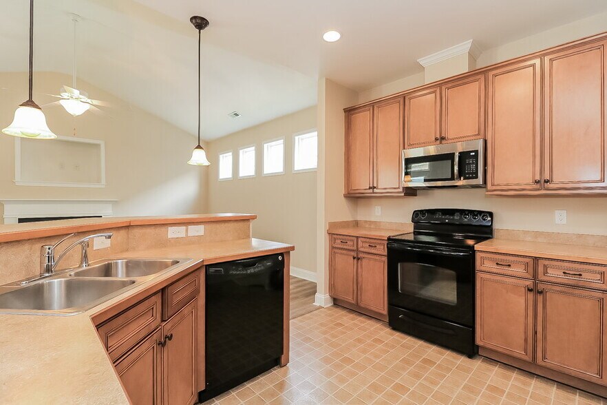 Building Photo - 84 Denby Cir