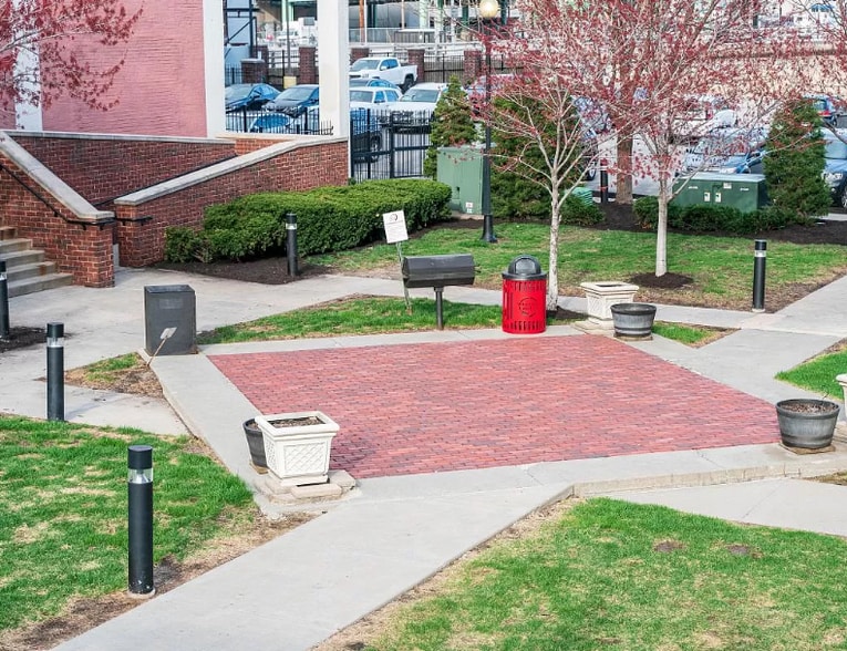 Building Photo - 2107 Grand Blvd