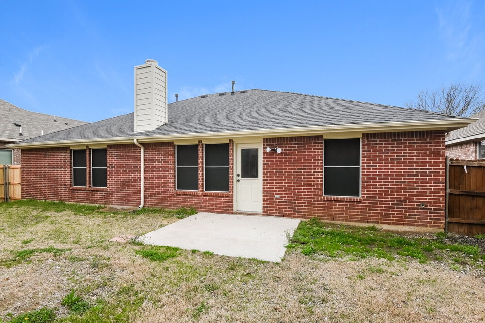 Building Photo - 1300 Maple Terrace Dr