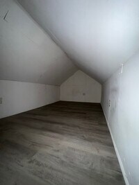 Building Photo - 356 1/2 Apple St