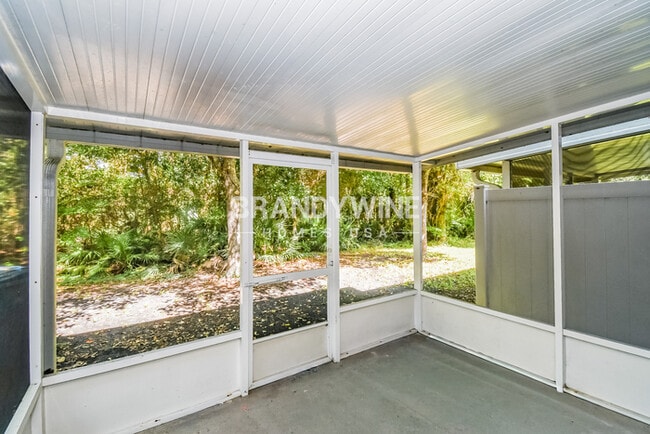 Building Photo - 11856 Lake Bend Cir