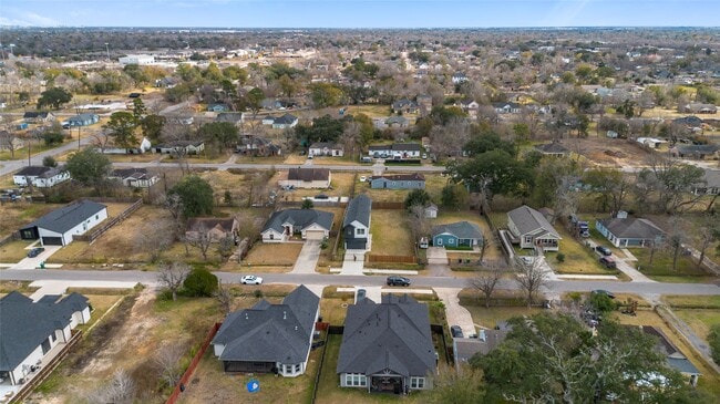 Building Photo - 1113 Danube St