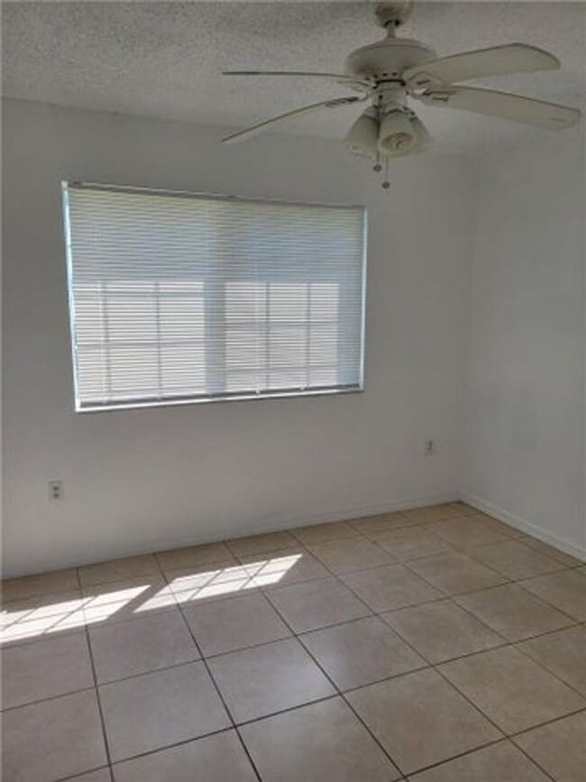 Building Photo - 5005 Wiles Rd