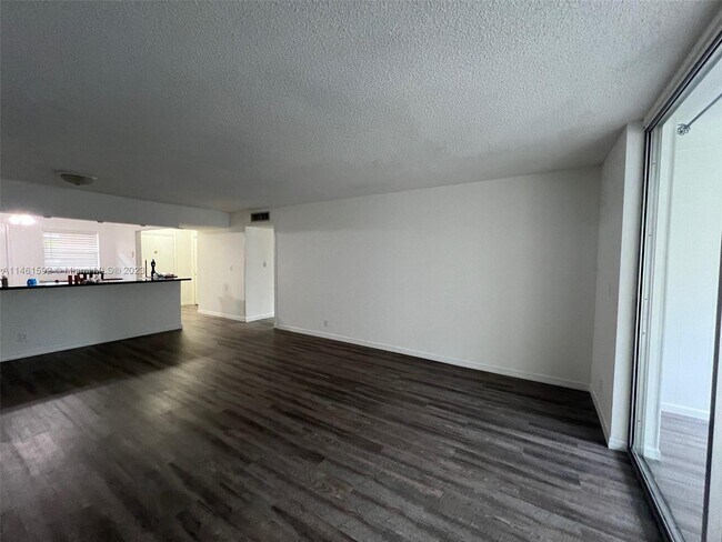 Building Photo - 501 NE 14th Ave