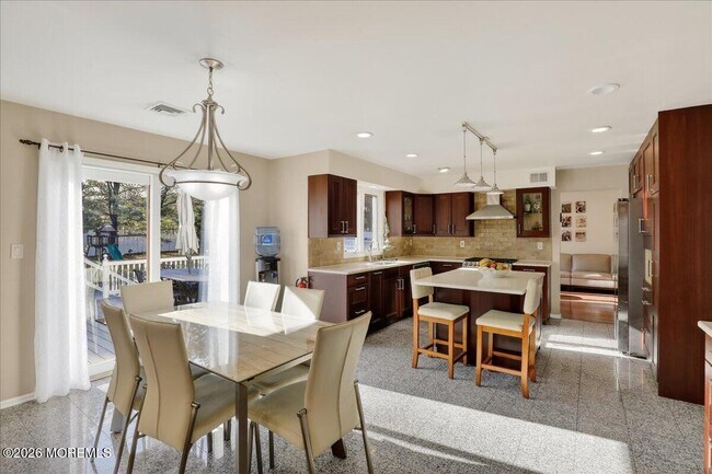 Building Photo - 57 Jamestown Dr