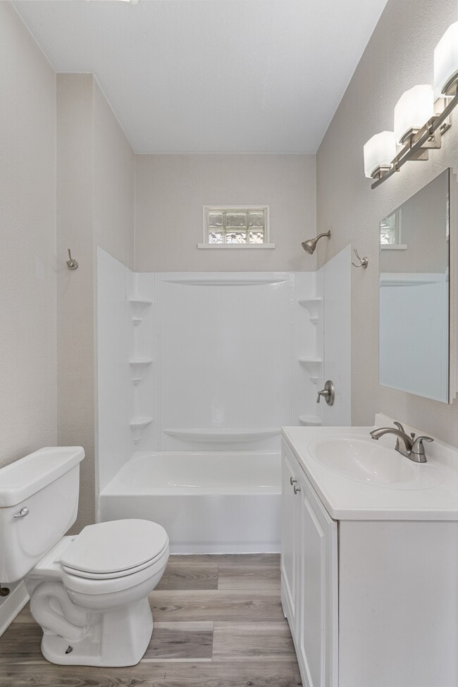 Building Photo - 3033 Sumner Ave