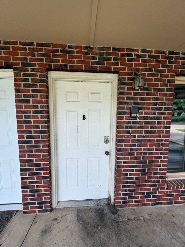 Building Photo - 828 Dondee Dr